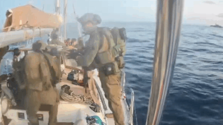 İsrail, Küresel Sumud Filosu'ndan 21 gemiye saldırdı