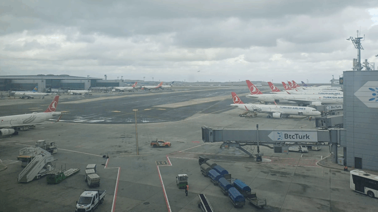 İstanbul Havalimanı'nda uçuşlara rüzgar engeli