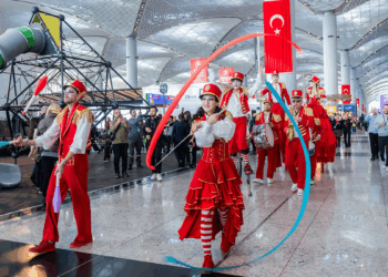 İstanbul'daki havalimanları 29 Ekim'de kırmızı beyaza bürünecek