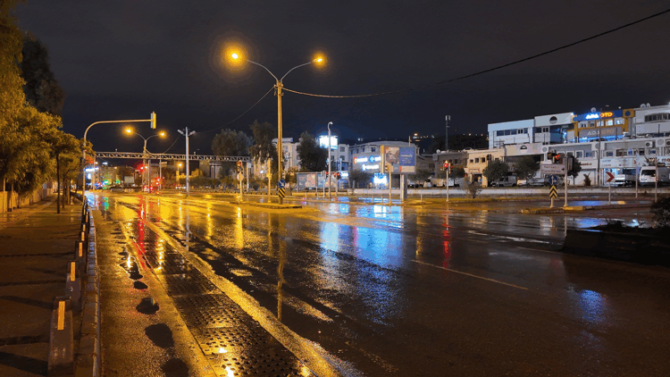 İzmir'de etkili sağanak yağış