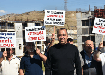 İzmir'de 'kooperatif mağdurları' inşaatın başlamasını istiyor