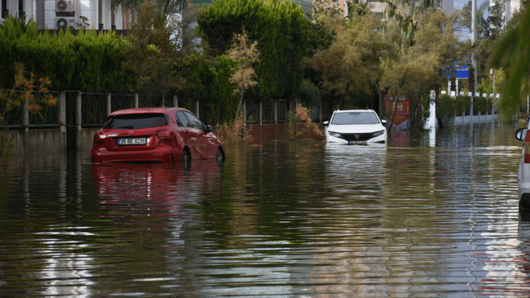 İzmir'de sel ve kuraklık aynı anda yaşanabilir