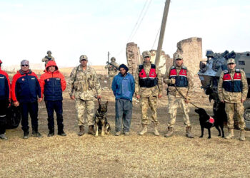 Jandarma, kayıp kişiyi iz takip köpekleriyle buldu