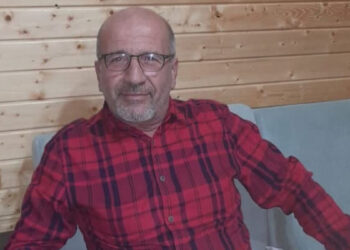 Kamyonuna branda çekerken düşüp öldü
