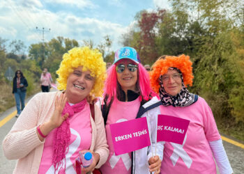 Kanseri yenen ve tedavisi devam eden hastalardan 'pembe yürüyüş'