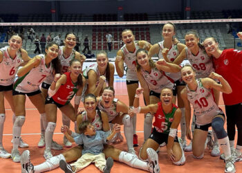 Karşıyaka ilk haftayı liderlik koltuğunda geçirmenin keyfini yaşıyor