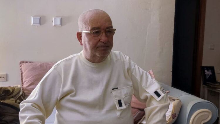 Kendi selasını okuttu