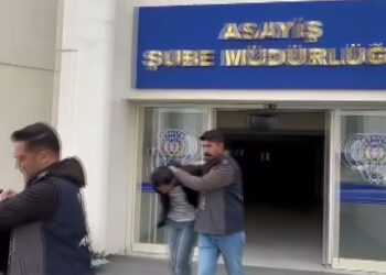 Kendilerini polis olarak tanıtıp 250 bin dolar dolandıran 2 şüpheli yakalandı