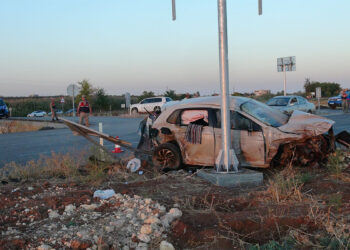 Kilis'te, otomobil ile minibüs çarpıştı: 12 yaralı