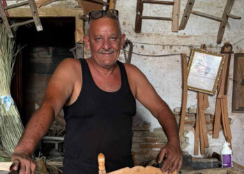 76 yıllık iskemleci mesleğini sürdürüyor