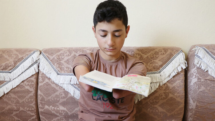 Kol ve bacakları olmayan Nakşin, ilk lise dersini evde yaptı