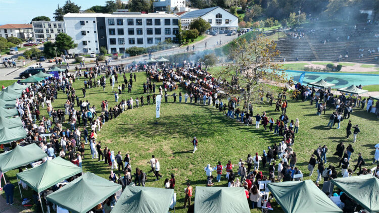 Trabzon’da hamsi şöleninde 3 ton hamsi tüketildi