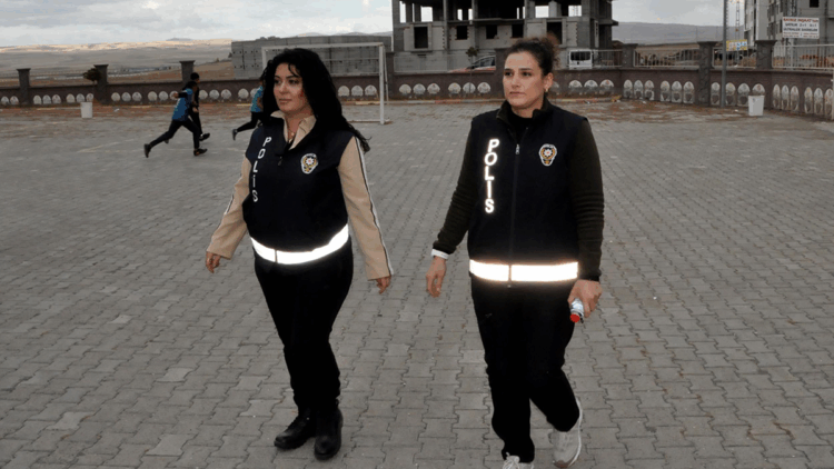 Kadın polislerden öğrencilere kişisel güvenlik ve çocuk hakları eğitimi