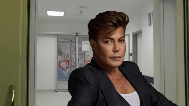 Kalp krizi geçiren şarkıcı Fatih Ürek'in tedavisi yoğun bakımda devam ediyor