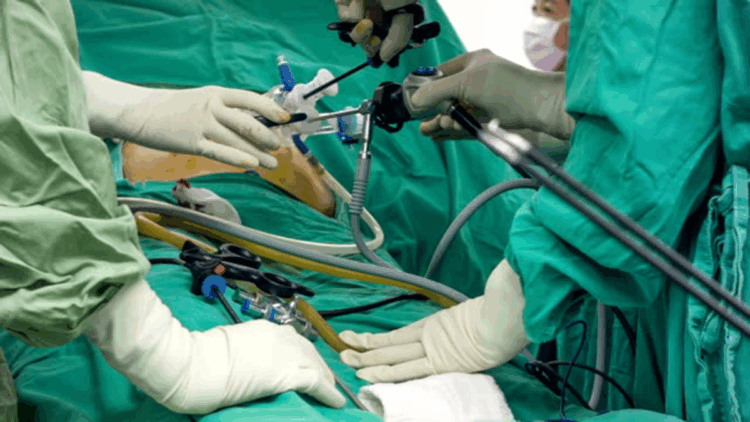 Kapalı reflü ameliyatı ile şikayetlerin yüzde 90’ı ortadan kalkabiliyor