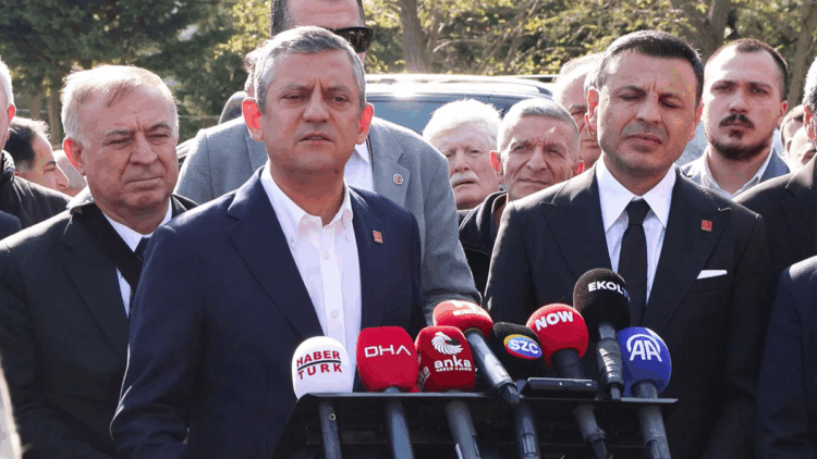 Kimseyle kavga etmek istemiyoruz, millete hizmet yarışında olalım