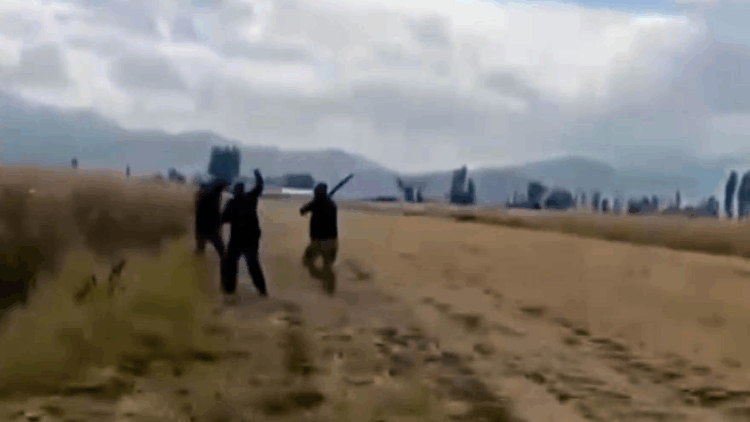 Kızının gözü önünde dövüldü; o anlar kamerada