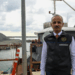 ULAŞTIRMA ve Altyapı Bakanı Abdulkadir Uraloğlu, Kocaeli Kefken açıklarında karaya oturan 'RAPID' gemisinde bulunan 35 metreküp yakıtın güvenle tahliye edildiğini, sürecin hiçbir aşamasında denize sızıntı olmadığını açıkladı. Bakan Uraloğlu yaptığı yazılı açıklamada, 18 Eylül'de Kocaeli Kefken açıklarında karaya oturan 'RAPID' isimli gemiye müdahale sürecini değerlendirdi. Bartın'dan Ukrayna'nın Çornomorsk Limanı'na 2 bin 135 ton alçı taşı taşıyan 81,6 metre boyundaki geminin, fırtına ve 2,5 metreyi bulan dalgalar nedeniyle rotasından çıktığını kaydeden Uraloğlu, "Geminin karaya oturduğu ihbarını 18 Eylül günü 05.34'te aldık. Ana Arama Kurtarma Koordinasyon Merkezimizin koordinasyonunda, Kıyı Emniyeti Genel Müdürlüğümüz ve Sahil Güvenlik Komutanlığına bağlı deniz unsurlarını derhal bölgeye sevk ettik. Kefken Liman Başkanımızı da olay yeri koordinatörü olarak görevlendirdik" dedi. '7 MÜRETTEBATI GÜVENLE TAHLİYE ETTİK' Mürettebatın güvenliği için hızlı bir şekilde harekete geçtiklerini belirten Uraloğlu, "Sahil Güvenlik Komutanlığına bağlı helikopter saat 07.00'de bölgeye intikal etti. Saat 10.24'te 6'sı Ukrayna, 1'i İran uyruklu olmak üzere toplam 7 mürettebat güvenle tahliye edildi. Can kaybı yaşanmadan süreci başarıyla tamamladık" açıklamasında bulundu. 'GEMİDE AĞIR HASARLAR TESPİT ETTİK' Gemide yapılan su altı incelemelerine de değinen Uraloğlu, "İskele tarafında baş kısma yakın bölümde 4 metrelik yırtık, makine dairesinin alt tarafına gelen kısımlarda ezikler ve göçükler, dümen ve pervane aksamında ağır hasarlar belirledik" bilgisini paylaştı. Geminin seyir, can, mal ve çevre güvenliği açısından risk taşıdığını vurgulayan Uraloğlu, "Kefken Liman Başkanlığımız koordinasyonunda yakıt sızıntısı olmaması için geminin etrafı bariyerle çevrildi. Böylece olası risklere karşı her türlü önlemimizi aldık. Gemi bulunduğu yerden en kısa sürede, sorumlu taraflar olan gemi donatanı ve gemi sigortacısı tarafından kaldırılarak deniz emniyeti süratle sağlanacaktır" dedi. Operasyonun en kritik bölümünün yakıt tahliyesi olduğuna dikkat çeken Bakan Uraloğlu, "30 Eylül günü yakıt ve yağ tahliyesine başladık. 1 Ekim itibarıyla operasyon tamamlandı. Gemiden toplam 35 metreküp yakıtı güvenle tahliye ettik. Sürecin hiçbir aşamasında denize sızıntı olmadı" açıklamasında bulundu.