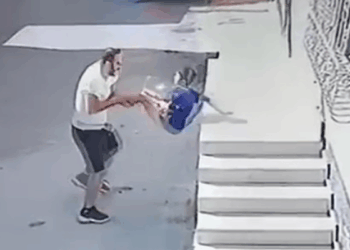 Kovaladığı çocuğu ayak bileğinden tutup yere fırlatan şüpheli tutuklandı