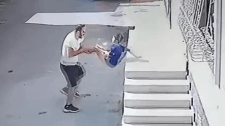 Kovaladığı çocuğu ayak bileğinden tutup yere fırlatan şüpheli tutuklandı