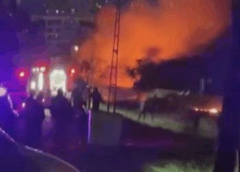 Küçükçekmece'de halı yıkama atölyesinde yangın