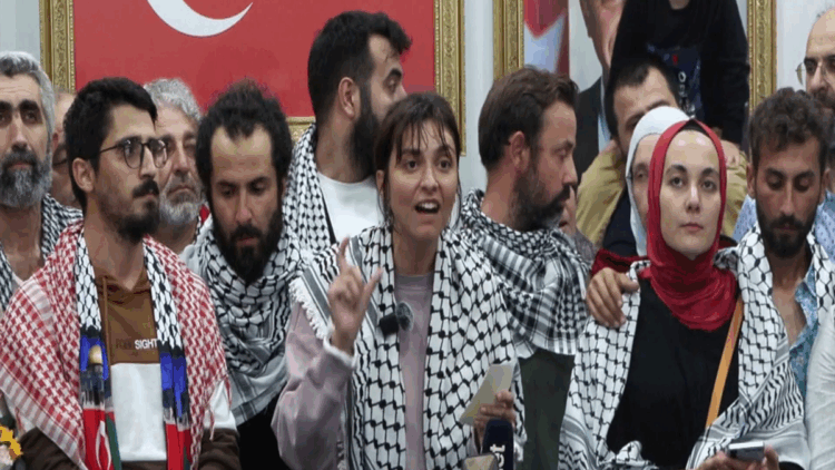 Küresel Sumud Filosu teknelerinde alıkonulan 20 kişi İstanbul’a geldi