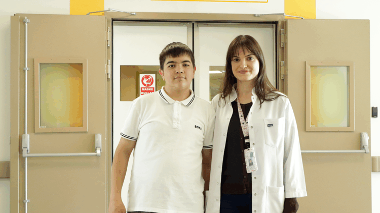 Lösemiyi yenen 13 yaşındaki Alperen: Hastalık süresinde ailenin önemini anladım