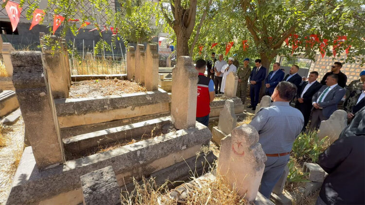 PKK'lı teröristlerin mayınlı saldırısında şehit olan 8'i çocuk 26 kişi anıldı