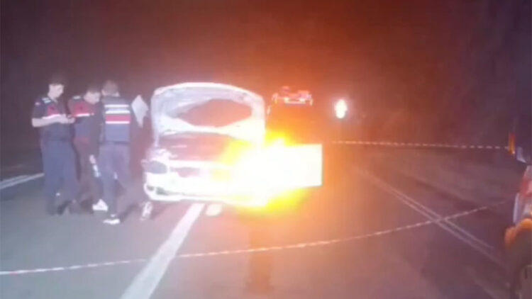 Mersin'de otomobil kamyona çarptı: 1 ölü, 1 yaralı