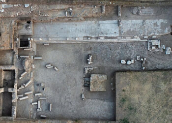 Metropolis Antik Kenti'nde 1800 yıllık agora bulundu