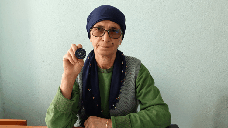 Mahallenin ilk kadın muhtarı, 16 yıldır mührü kaptırmadı