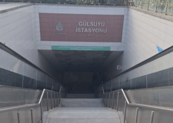 Maltepe'de bir kişi metro raylarına atladı