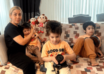 Mekselina'nın özel gereksinimli üçüz oğullarıyla hayat mücadelesi