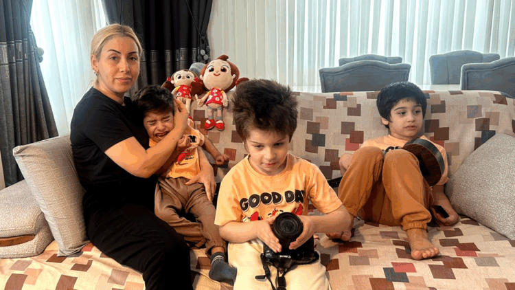 Mekselina'nın özel gereksinimli üçüz oğullarıyla hayat mücadelesi