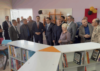 Muhtar, okuduğu köy okuluna hayalini kurduğu kütüphaneyi kazandırdı