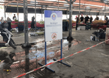 Müşteriye kötü muamelede bulunan pazarcıya 'tezgah kapatma' cezası