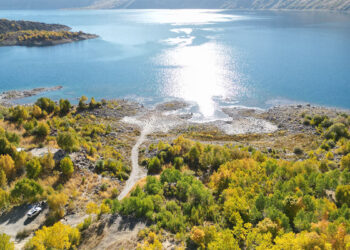 Nemrut Krater Gölü sonbahar renklerine büründü