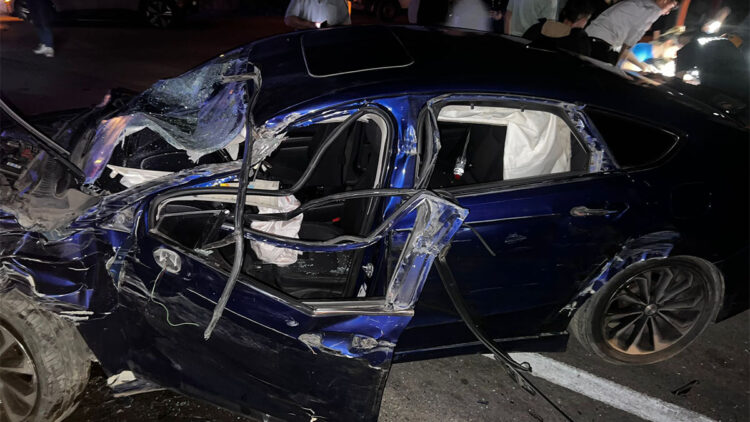 Amasya'da otomobil TIR'a arkadan çarptı