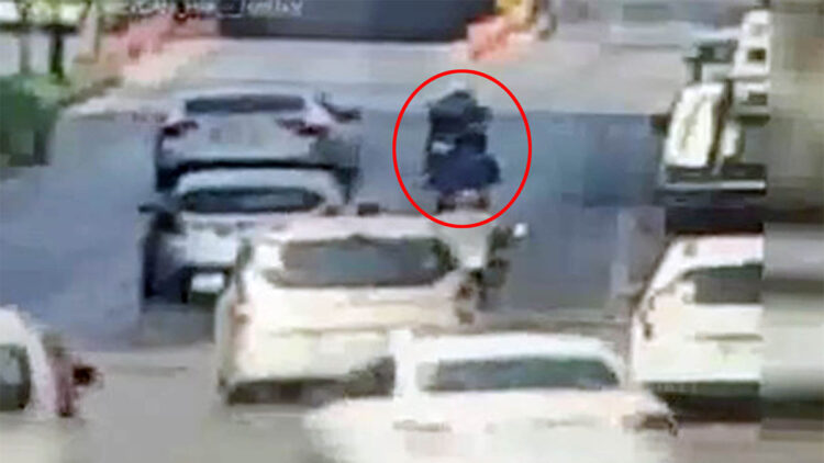 Otomobili üzerine sürdüğü motosikletlinin ölümüne neden oldu