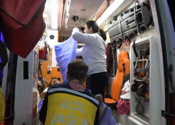 Aksaray'da otostop çeken 2 kişi aracın sürücüsünü bıçakladı