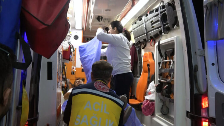 Aksaray'da otostop çeken 2 kişi aracın sürücüsünü bıçakladı