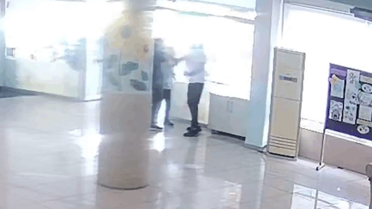Öğretmene tokat atan veli tutuklandı; saldırı kamerada