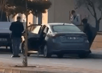 Okul müdürüne çocuklarının gözü önünde silahlı saldırı; o anlar kamerada