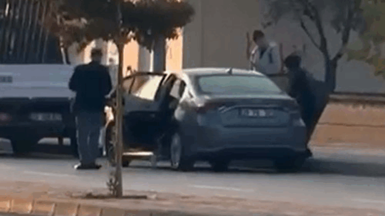 Okul müdürüne çocuklarının gözü önünde silahlı saldırı; o anlar kamerada