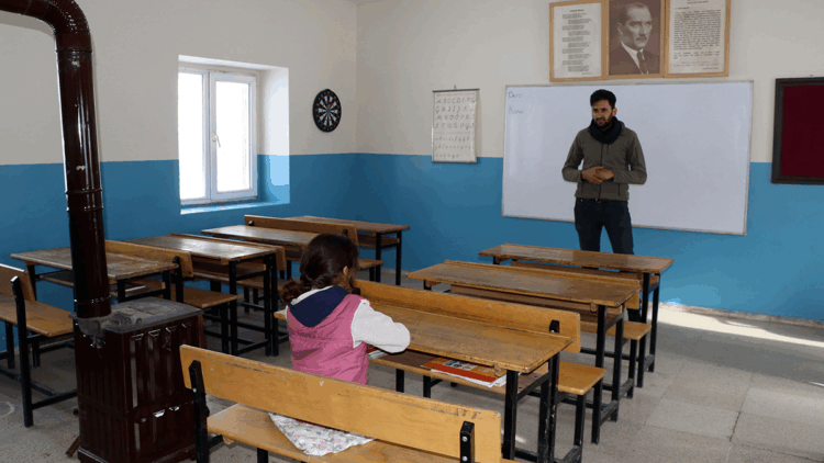 Önceki okulunun tek öğrencisiydi, şimdi 32 arkadaşı var