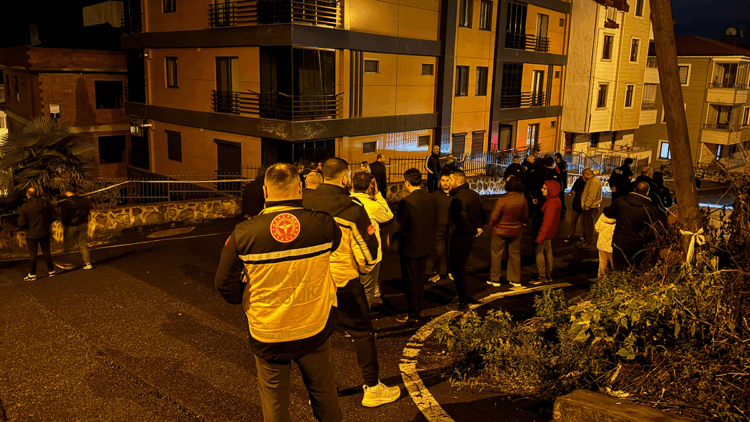Ordu'da zemindeki kayma nedeniyle çatlaklar oluşan 2 bina mühürlendi