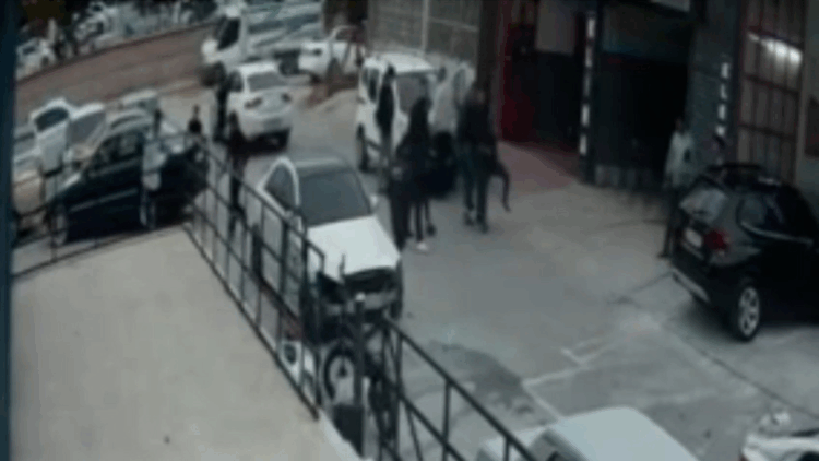 Oto boyama atölyesine silahla saldırının görüntüleri ortaya çıktı; 3 gözaltı