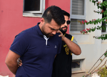 Otomobilde ölü bulunan galericiyi sevgilisinin oğlu dövmüş