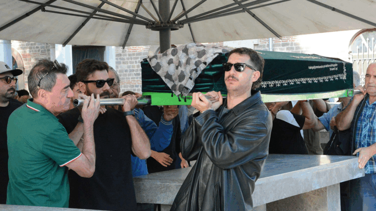 Oyuncu Uraz Kaygılaroğlu'nun acı günü