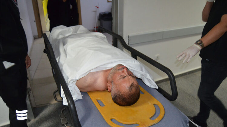 Parkta tartıştığı 5 kişinin saldırısına uğrayan İlyas 11 yerinden bıçaklandı